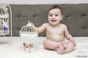 bambino con la gabbia