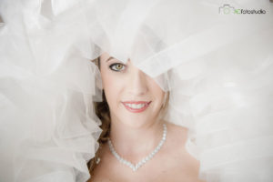 13 sposa dietro velo