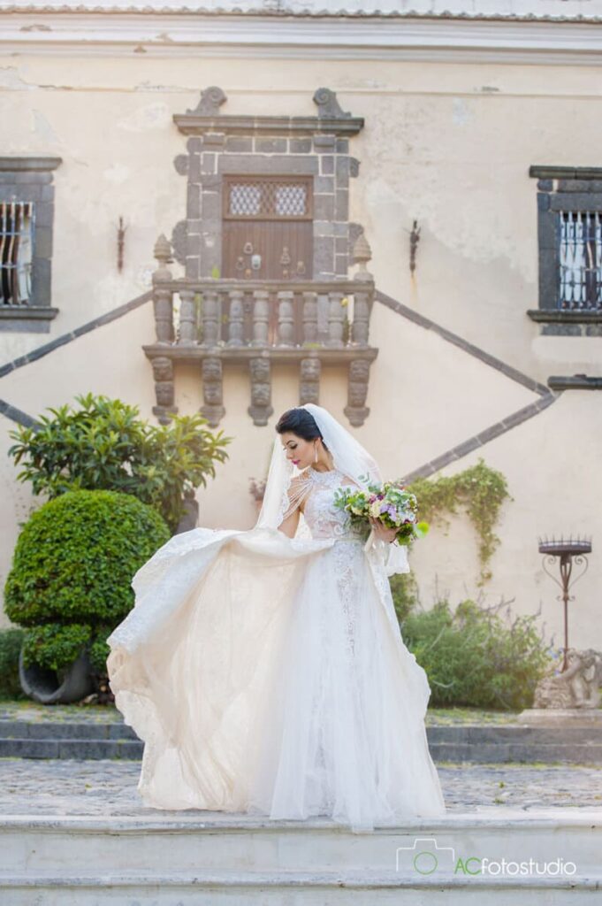 05 sposa sotto finestra