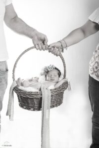 neonata dentro la cesta