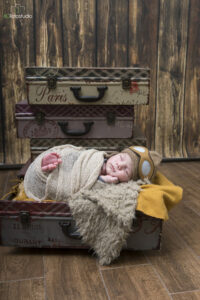 newborn dentro valigia