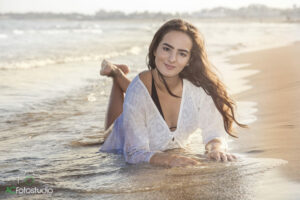 ragazza al mare