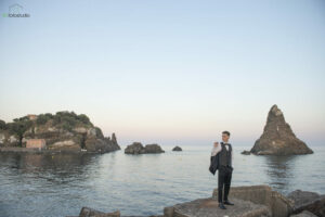 ragazzo con sfondo mare